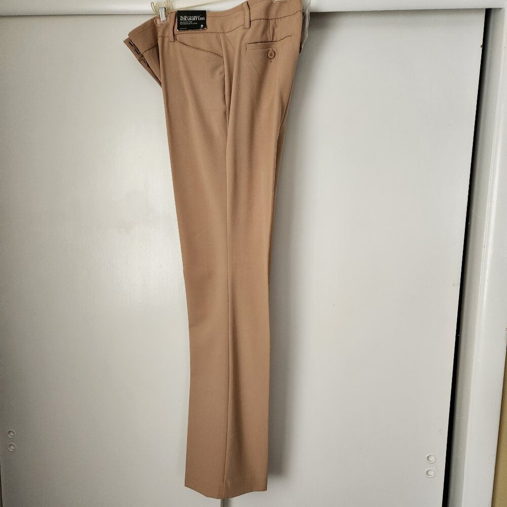 New York & Company Low rise Pants. Size 8, Tall, Beige